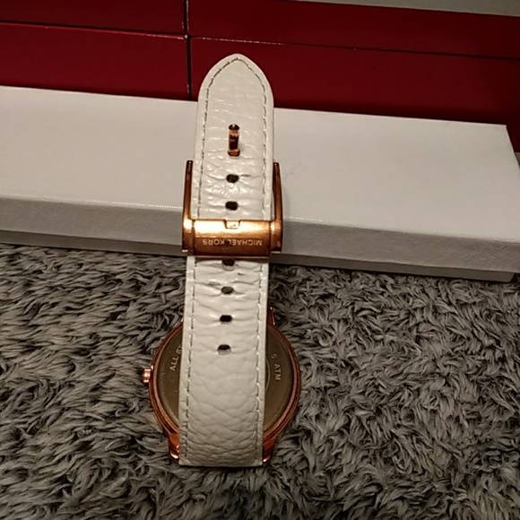 Authentic Rose Gold Michael Kors MK2223